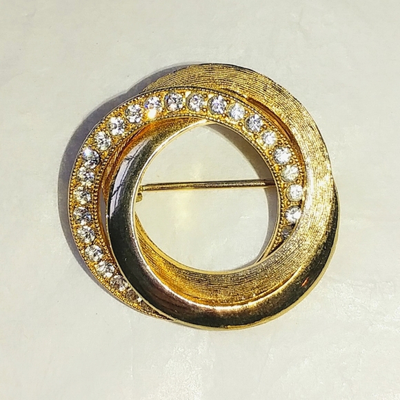 ROMAN PAVE RHINESTONE CLIP EARRINGS & VINTAGE CIRCLE BROOCH - Picture 2 of 7